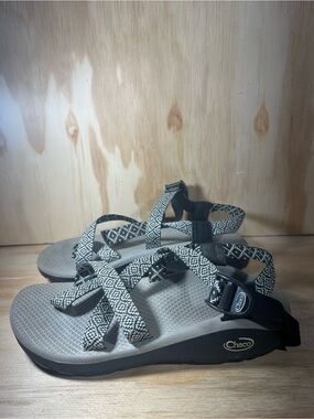 Chaco  Black & Gray Patterned Sandals Women’s Size 9